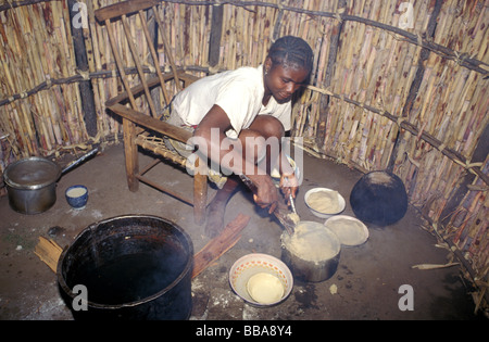 Kunda village scena sth luangwa gioco area gestione Zambia Foto Stock