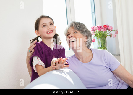 Nonna e nipote di trascorrere del tempo insieme Foto Stock