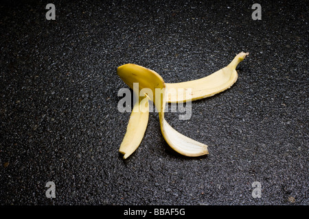 Un scartato la buccia di banana Foto Stock