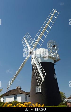 Regno Unito Inghilterra Norfolk Mundesley Stow Mill landmark il mulino a vento di lavoro Foto Stock