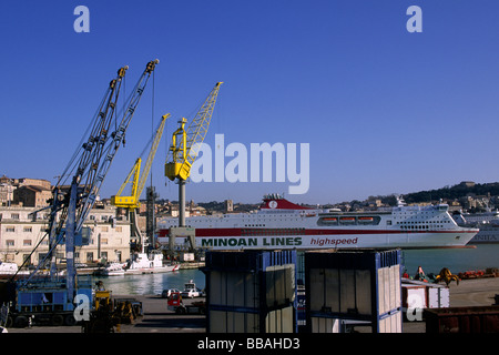 Italia, le Marche, Ancona, porto Foto Stock