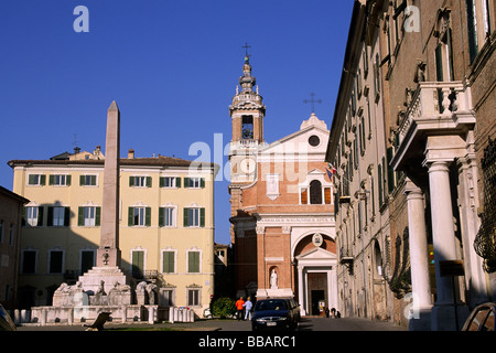 Italia, le Marche, Jesi, Piazza Federico II, duomo Foto Stock