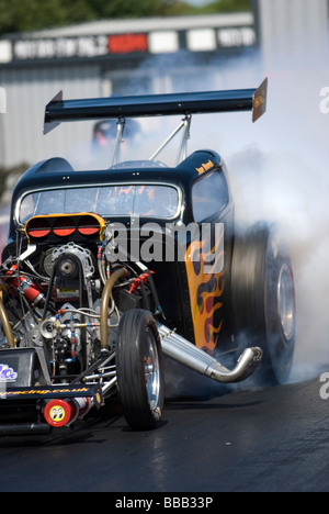 Riscaldamento dei pneumatici al Main Event, FIA European Drag Racing a Santa Pod Raceway, Wellingborough, Regno Unito Foto Stock