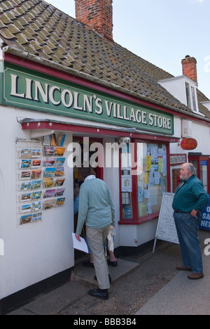 Lincoln del villaggio del negozio,il negozio locale e ufficio postale in Westleton,Suffolk, Regno Unito Foto Stock