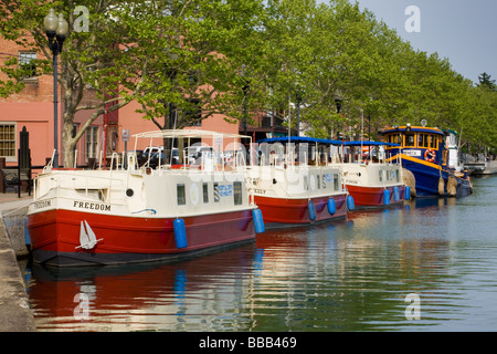 Canal barche nel porto, Seneca Falls, New York, Cayuga-Seneca Canal, regione dei Laghi Finger Foto Stock