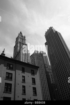 La parte inferiore di Manhattan grattacieli tra cui il Woolworth Building. Foto Stock