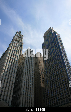 La parte inferiore di Manhattan grattacieli tra cui il Woolworth Building. Foto Stock