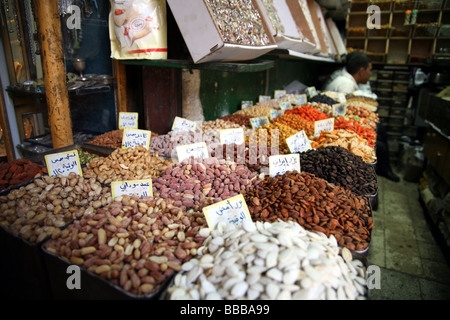 Dolci per la vendita nel Souq Hamidiyya a Damasco in Siria Foto Stock