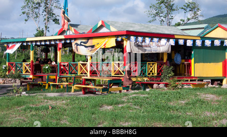 Barra Sunshines Pinney's Beach Nevis isola dei Caraibi Foto Stock