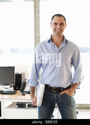 Ritratto di business man in office Foto Stock