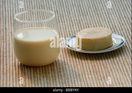 Still Life del cinese pancake riempito con pasta di fagiolo rossa Foto Stock