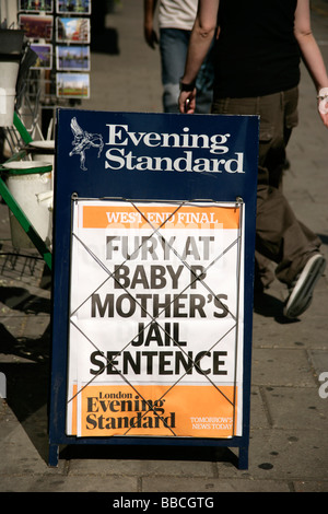 Sera giornale Standard cartellone a Londra, UK: Maggio 2009 Foto Stock