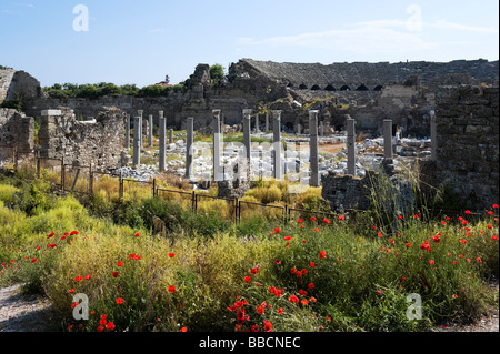 Ruderi del Teatro Romano e Agora, laterale costa mediterranea, Turchia Foto Stock