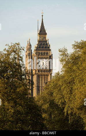 Una vista dell'iconico punto di riferimento il Big Ben Londra Inghilterra Foto Stock