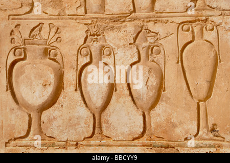 Medinet Habu tempio mortuario di Ramesse Ramses III sulla riva occidentale di Luxor in Egitto Foto Stock