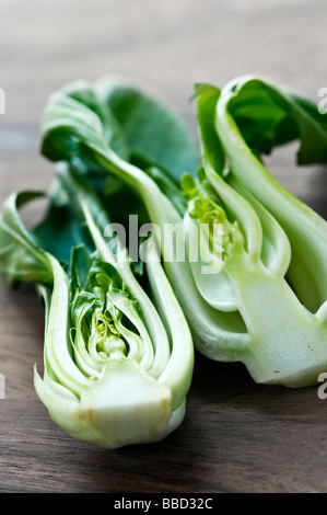 Close up dimezzato green bok choi verdi vegetali Foto Stock