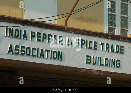 India Kerala, Fort Cochin (Cochi, Kochi). Segno per l'India il pepe e il commercio delle spezie in associazione Cochin. Foto Stock