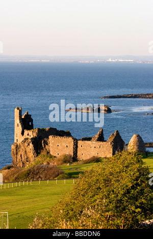 Castello Dunure al tramonto nel South Ayrshire Foto Stock