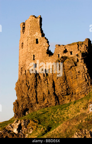 Castello Dunure al tramonto nel South Ayrshire Foto Stock