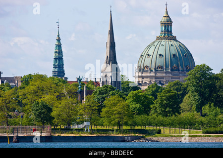 Vista della cupola della chiesa Frederiks dal porto in Copenhagen Foto Stock