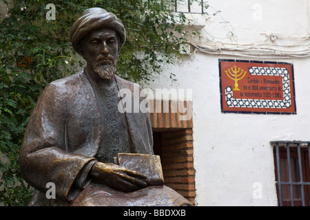 Statua di Mosè Maimonide o Rambam nel Quartiere Ebraico a Cordoba Spagna Foto Stock