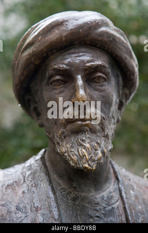 Statua di Mosè Maimonide o Rambam nel Quartiere Ebraico a Cordoba Spagna Foto Stock