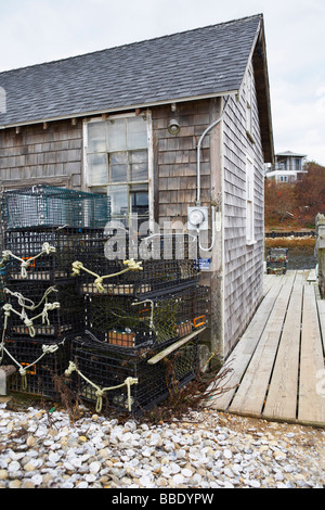 Trappole di aragosta capanna esterna, Menemsha, Martha's Vineyard, Massachusetts, STATI UNITI D'AMERICA Foto Stock