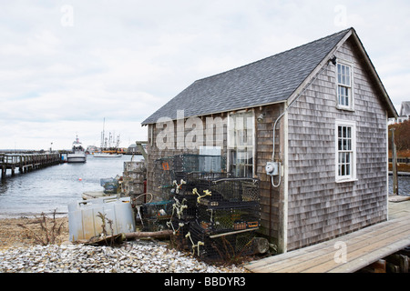 Trappole di aragosta capanna esterna, Menemsha, Martha's Vineyard, Massachusetts, STATI UNITI D'AMERICA Foto Stock