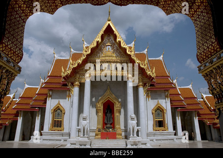 Il Wat Benchamabophit tempio a Bangkok, costruita in marmo bianco di Carrara, Italia Foto Stock