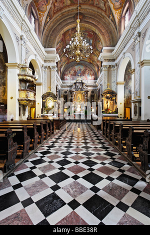 Interno del Monastero Francescano chiesa dell'Annunciazione sulla piazza Presernov conosciuta anche come piazza Preseren di Lubiana Foto Stock