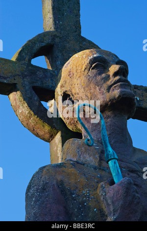 Una statua di San Aidan creato dall'artista Kathleen Parbury nel 1958 ed eretta in suo onore a Lindisfarne, Northumberland Foto Stock