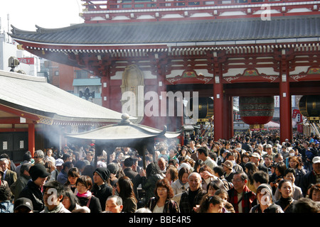 Folle di persone in senso ji Tokyo Giappone Foto Stock