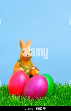 Porcellana coniglietto di Pasqua e uova di Pasqua Foto Stock