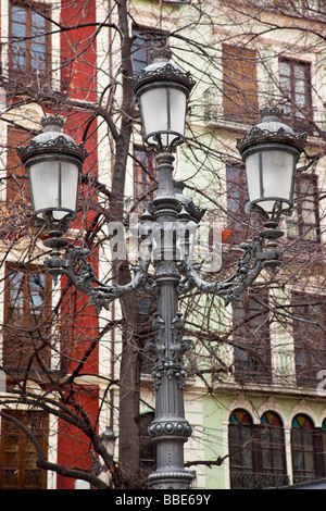 La strada dell'Antiquariato di lampade in Plaza Bib Rambla in Granada Spagna Foto Stock