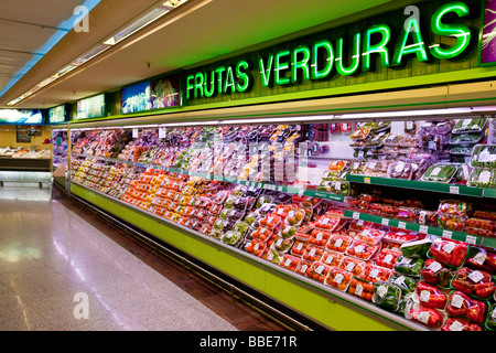 Frutta e verdura in una drogheria a Granada Spagna Foto Stock