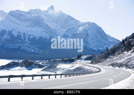 David Thompson Highway, il Parco Nazionale di Banff, Canadian Rockies, Alberta, Canada Foto Stock