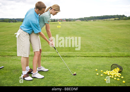 Giovane giocando a golf, Burlington, Ontario, Canada Foto Stock