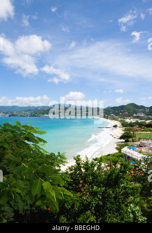 WEST INDIES Caraibi Grenada St George onde del mare aquamarine sulla rottura di due miglia di sabbia bianca di Grand Anse Beach Foto Stock