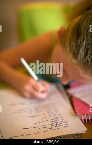 Scrittura della ragazza Foto Stock