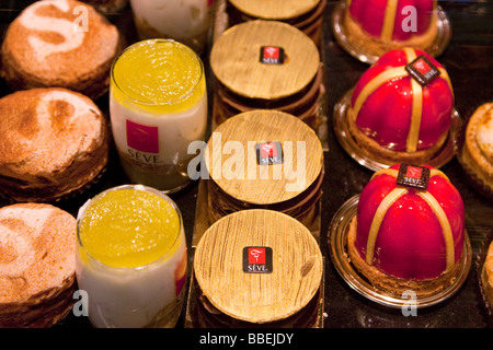 Praline di SEVE Maître Chocolatier Patissier di Les Halles de Lyon Paul Bocuse mercato Gourmet Lyon Rodano Alpi Francia Foto Stock