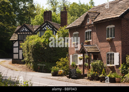 Regno Unito Inghilterra Cheshire Nether Alderley Eagle e bambino ex Inn e Millbrook Cottage bed and breakfast Foto Stock