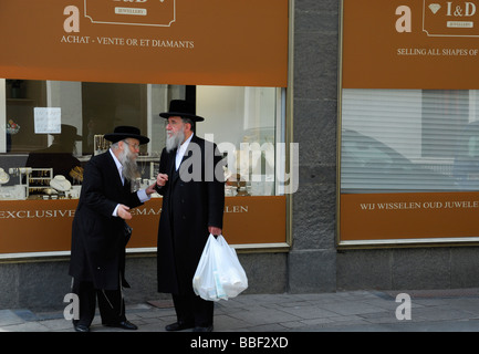 Gli ebrei ortodossi in Antwerp Diamond District, Belgio Foto Stock