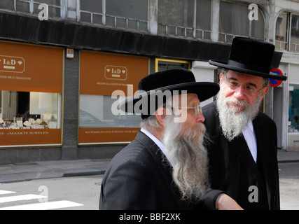 Gli ebrei ortodossi in Antwerp Diamond District, Belgio Foto Stock