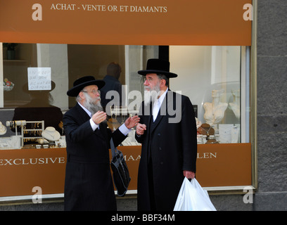 Gli ebrei ortodossi in Antwerp Diamond District, Belgio Foto Stock