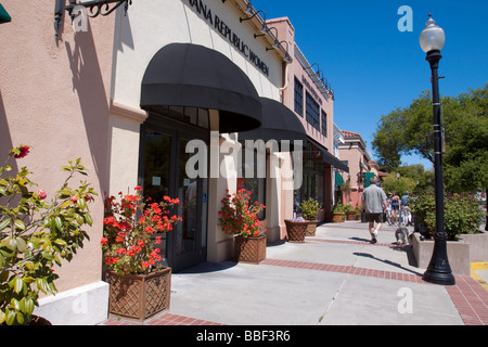 Scena di strada con upscale di negozi nel quartiere dello shopping di downtown Los Gatos California Foto Stock