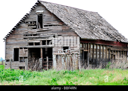 Un vecchio fienile fatiscente nelle zone rurali dell'Oklahoma, USA. Americana. Foto Stock