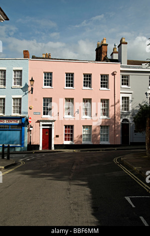 Georgian casa a schiera shrewsbury dipinta in rosa Foto Stock