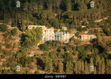 Israele Gerusalemme montagne San Giovanni nel deserto monastero come visto da Sataf Foto Stock