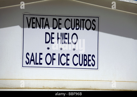 Cartello bilingue, segno in due lingue, inglese e spagnolo, Fuengirola, Costa del Sol, Andalusia, Spagna, Europa Foto Stock