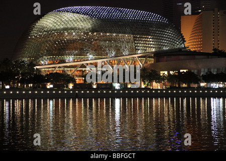 Riflessioni del National Performing Arts Center di Marina Bay Singapore Asia Foto Stock